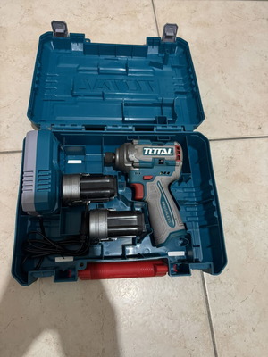 Total 16V impact screwdriver with two batteries and charger