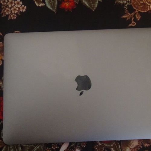 MacBook Air 2020 Apple Silicon M1 8GB RAM 256GB SSD like new