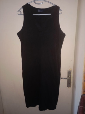 Black sleeveless dress GAP size M used, practical design