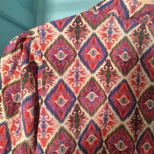 Geisha blouse size M like new, lightweight multicolor fabric