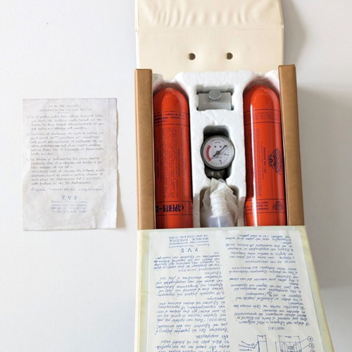 Portable vintage oxygen therapy device new, with leather case