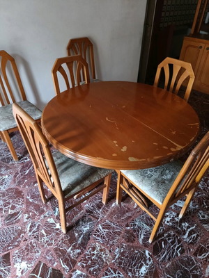 Ξύλινη τραπεζαρία ροτόντα μεταχειρισμένη με 6 καρέκλες και επέκταση
