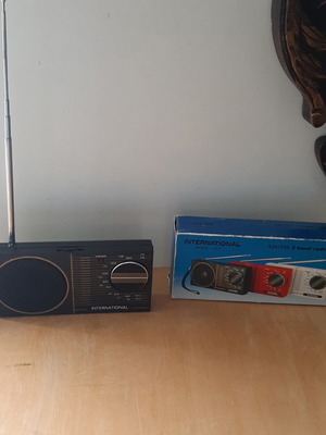 International Model 833 Vintage Portable Radio like new