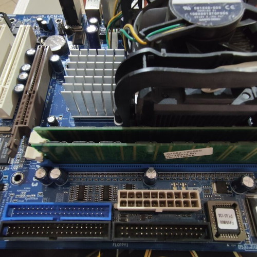 ASROCK Motherboard P4VM800 used with CPU Celeron 2.20GHz and 512MB RAM