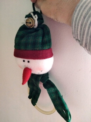 Snowman hanger ring like new, practical