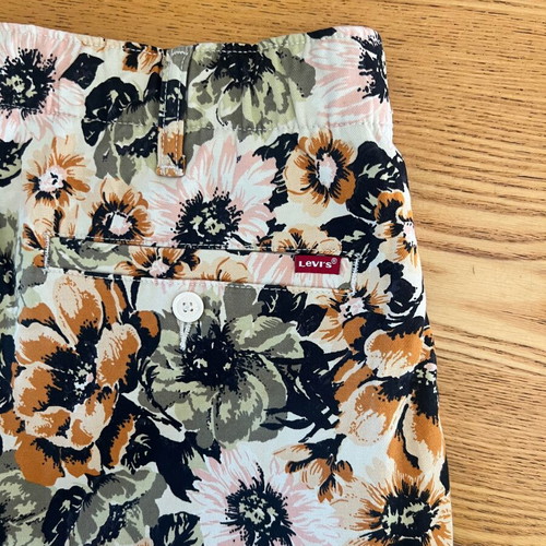 Levi's floral bermuda shorts XL like new, multicolor