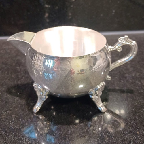 Silver plated coffee and tea set 5 pieces like new