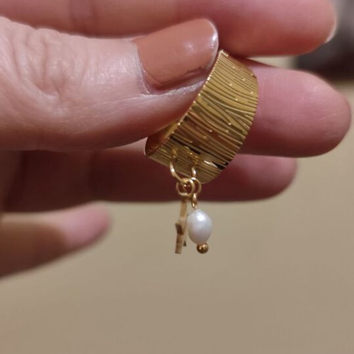 Gold-colored stainless steel ring new with star and pearl detail
