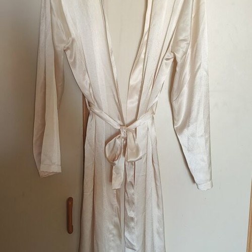 Silk Robe champagne white with lace, like new, size Medium