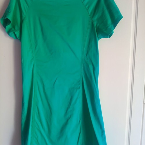 Women's dress new, size M, green