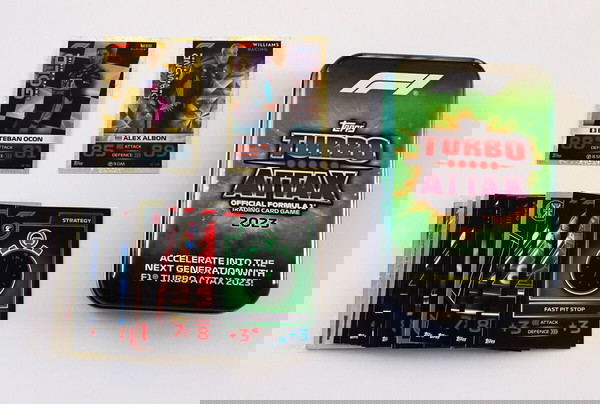 Topps F1 Turbo Attax 2023 Formula 1 - Μεταλλική θήκη πράσινη με 40 κάρτες + 2 LIMITED