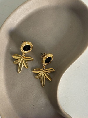 Earrings like new, black and gold color