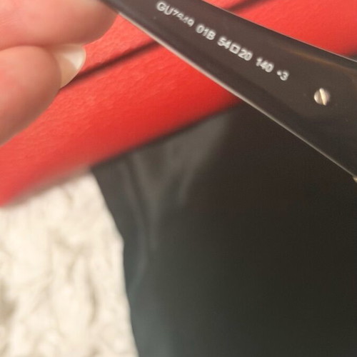 Guess sunglasses used, black and white, with case and cloth