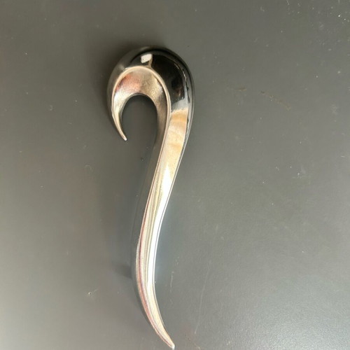 Women's vintage brooch like new, silver metal