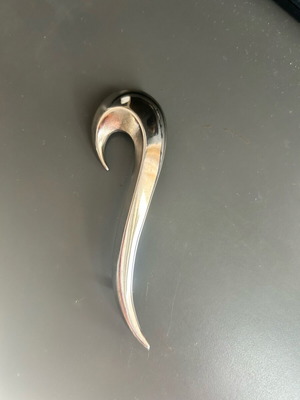 Women's vintage brooch like new, silver metal