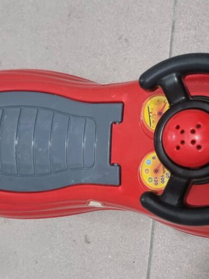 Plastic toy car like new in good condition