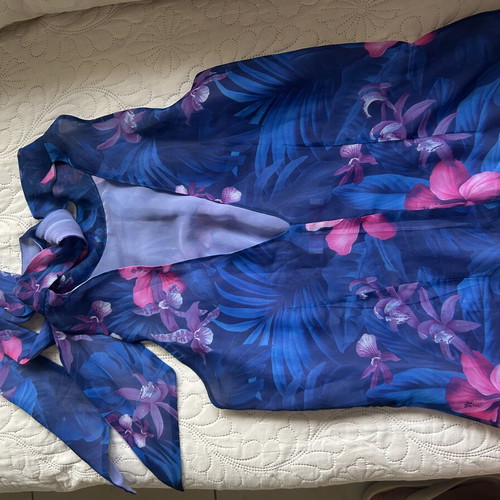 Marion Kleinert chiffon floral top with open back size M like new