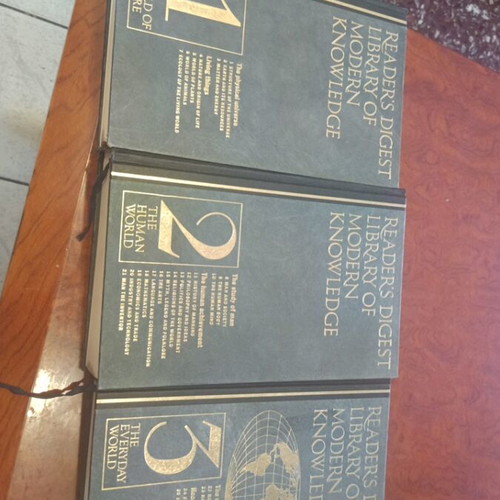 Reader's Digest Library of Modern Knowledge set in excellent condition, English