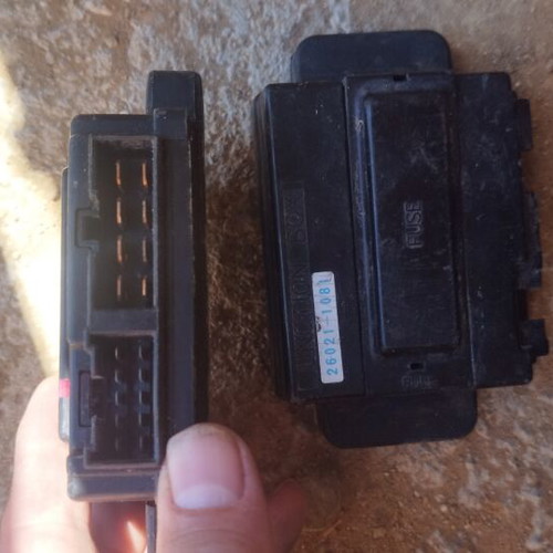 Kawasaki GPZ 400R/GPZ 500 fuse boxes used, single piece