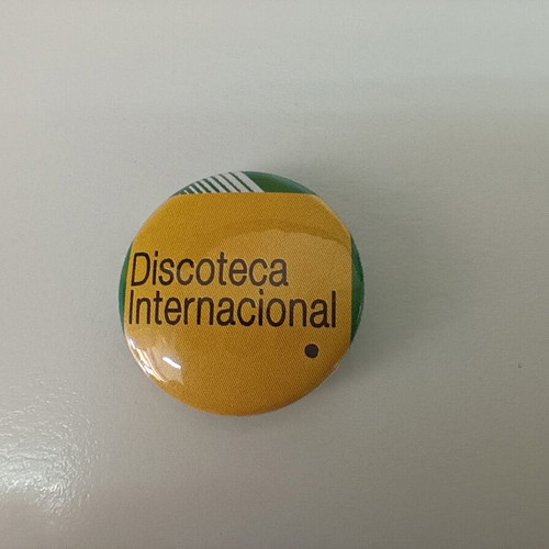 Collectible badge new with Discoteca Internacional logo