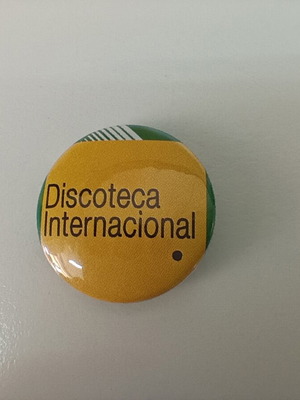 Collectible badge new with Discoteca Internacional logo