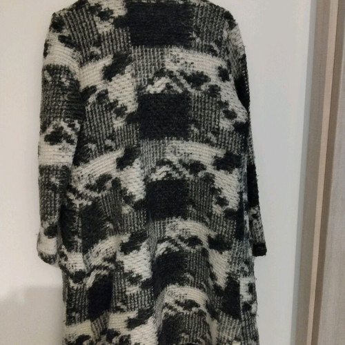 Coat cardigan used with patterns in gray and white