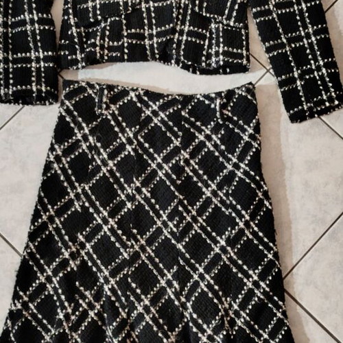Bouclé black and white skirt and jacket set size L like new