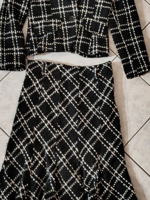 Bouclé black and white skirt and jacket set size L like new
