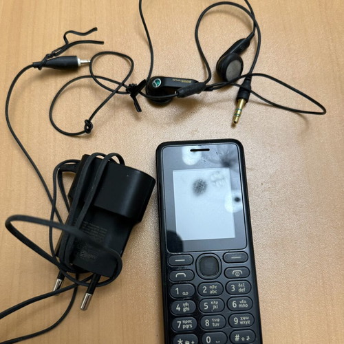 Nokia RM-945 mobile phone with camera and 512MB memory