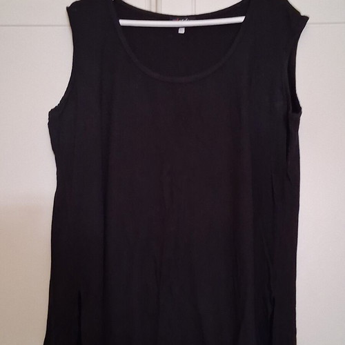 Sleeveless top black, like new, sizes L and XL