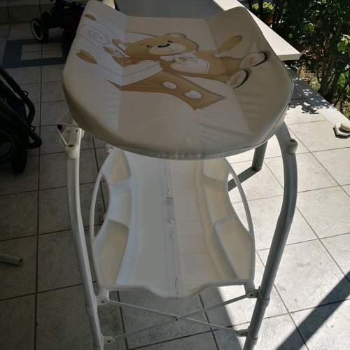 Cam Cambio bath tub changing table like new, foldable with wheels