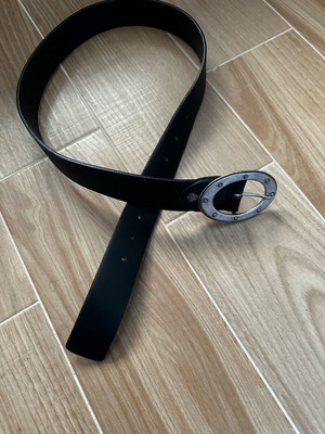 Ανδρική ζώνη μαύρη μεταχειρισμένη με μεταλλική αγκράφα