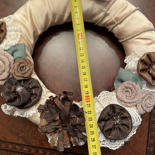 Decorative door wreath like new, 25 cm diameter, beige brown