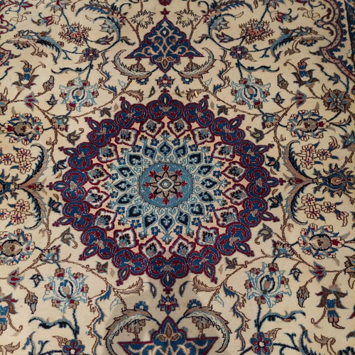 Persian rug like new, 165 cm x 260 cm, handcrafted floral design