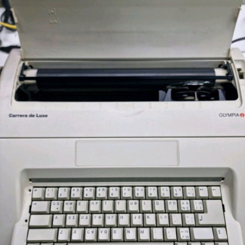 Carrera de Luxe electronic typewriter used