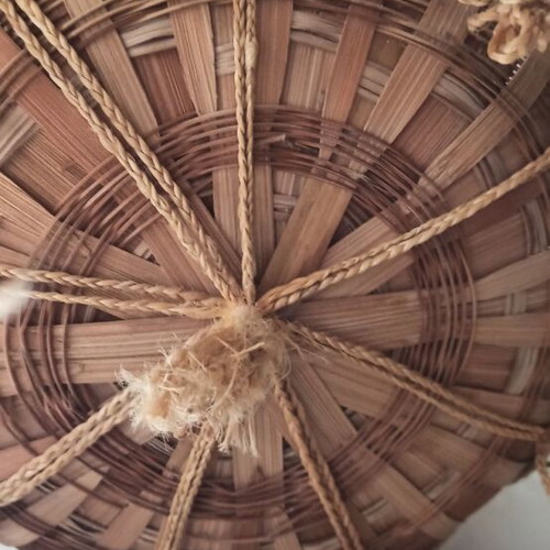 Macrame hanging set of 2 pieces like new with handmade basket