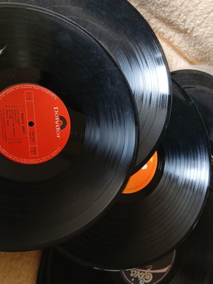 Vinyl used, pack of 30 pop rock records without sleeves