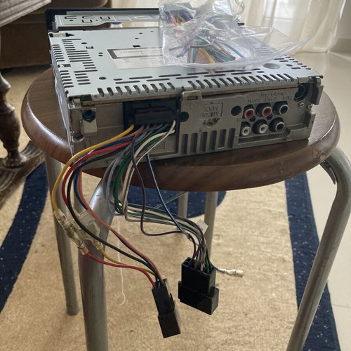 Sony CDX-GT650UI car radio CD player with USB and AUX like new