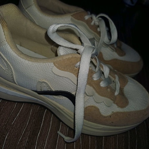 Women's athletic shoes used, size 37, beige