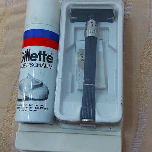 Gillette Black Beauty shaving machine new with precision heart box complete