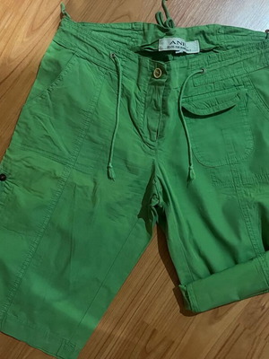 Anel Bermuda size L green like new, 100% cotton