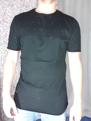 T-shirt μαύρο με τρύπες XXL μεταχειρισμένο