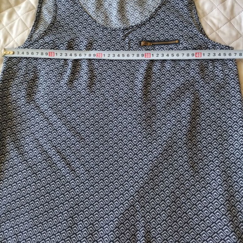 Only women's top like new, size S, black and white