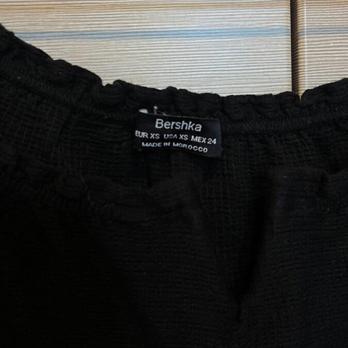 Bershka black off-shoulder blouse like new, XS-S