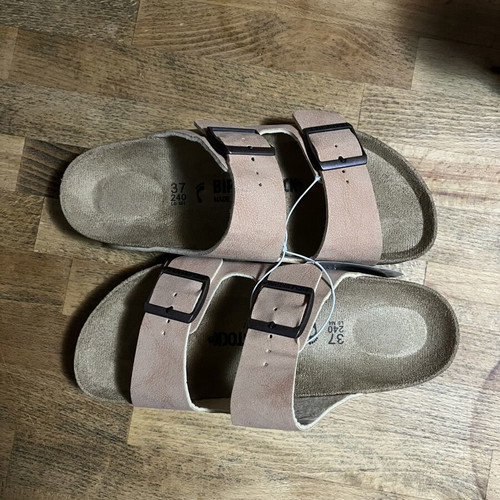 Birkenstock sandals size 37 narrow, new with tags, cream color