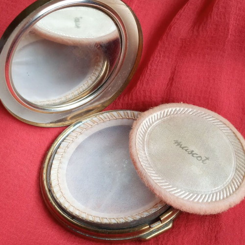 Vintage gold-plated powder compact like new with fabric case