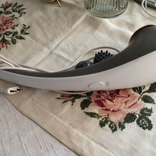 Beurer MG 45 Massage Device like new with heat and replacement heads