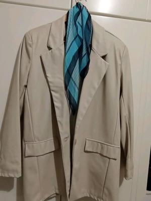 Women's leatherette jacket size Large like new, cream color