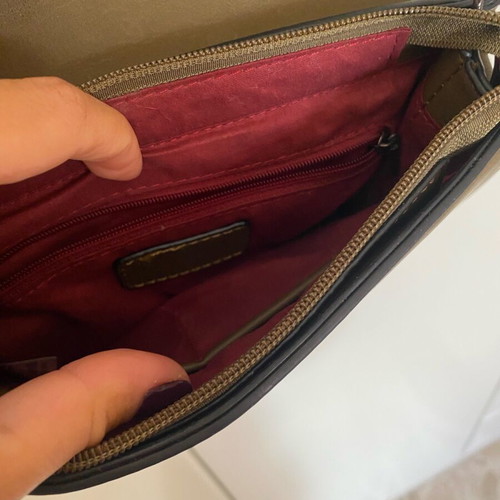 Women's crossbody bag used with zipper and inner compartment