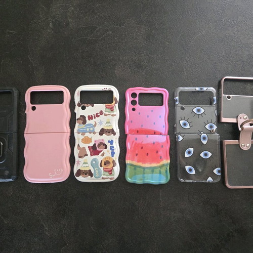 Samsung Flip 4 cases used, set of multiple